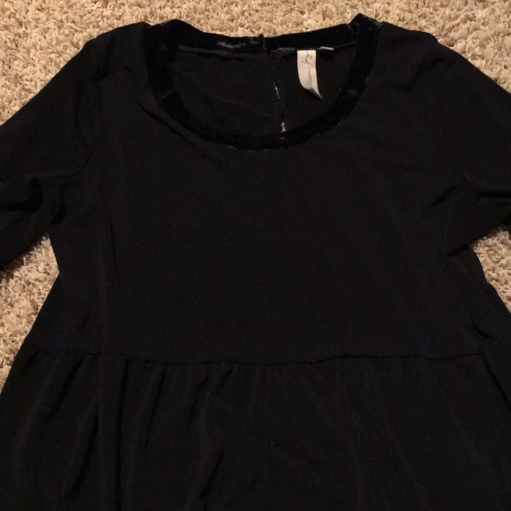 Black peplum velvet rimmed top